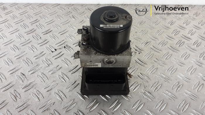 Begagnade ABS-pump Opel Zafira (M75) 1.8 16V Ecotec Pris € 200,00 Marginaltabell erbjuds av Autodemontage Vrijhoeven B.V.