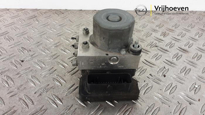 Begagnade ABS-pump Opel Meriva (B) 1.4 16V Ecotec Pris € 250,00 Marginaltabell erbjuds av Autodemontage Vrijhoeven B.V.