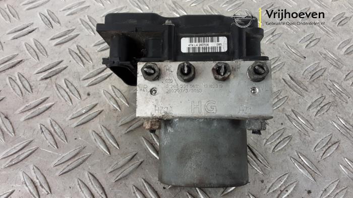 Używane Pompa ABS Opel Meriva (A) 1.6 16V Cena € 30,00 Procedura marży oferowane przez Autodemontage Vrijhoeven B.V.