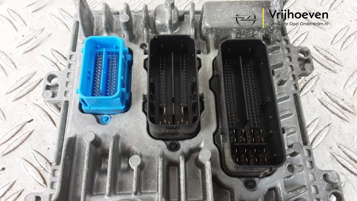 Engine management computer from a Opel Astra K 1.6 CDTI 110 16V 2018