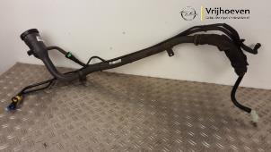 Gebrauchte Füllrohr Kraftstofftank Opel Insignia Sports Tourer 2.0 GSi Turbo 16V 4x4 Preis € 75,00 Margenregelung angeboten von Autodemontage Vrijhoeven B.V.