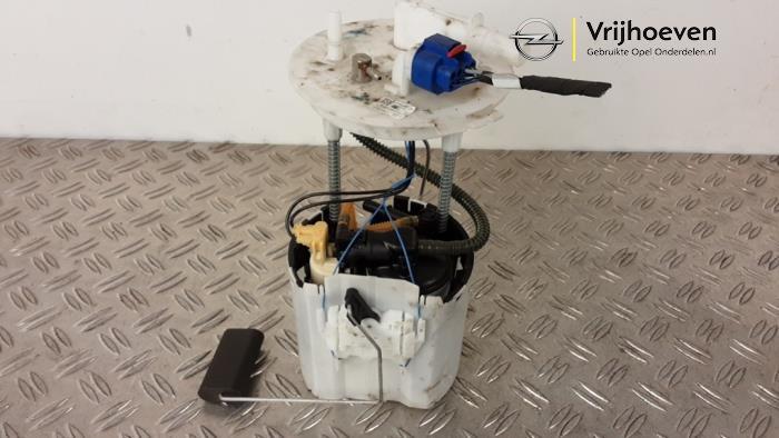 Electric fuel pump from a Opel Insignia Sports Tourer 2.0 GSi Turbo 16V 4x4 2017