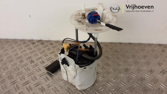 Electric fuel pump from a Opel Insignia Sports Tourer 2.0 GSi Turbo 16V 4x4 2017