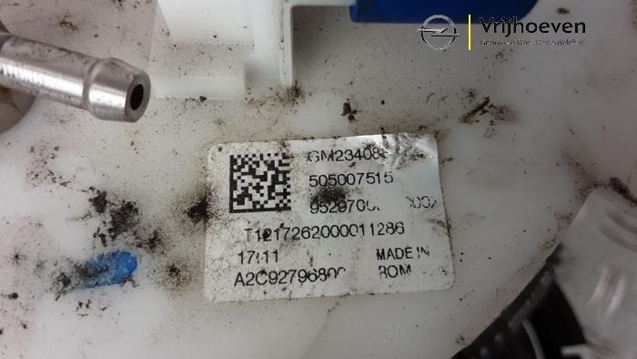 Electric fuel pump from a Opel Insignia Sports Tourer 2.0 GSi Turbo 16V 4x4 2017