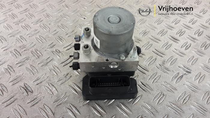 Usagé Pompe ABS Opel Karl 1.0 12V Prix € 100,00 Règlement à la marge proposé par Autodemontage Vrijhoeven B.V.