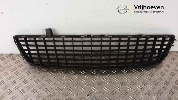 Używane Grill Opel Vectra C Caravan 1.8 16V Cena € 50,00 Procedura marży oferowane przez Autodemontage Vrijhoeven B.V.