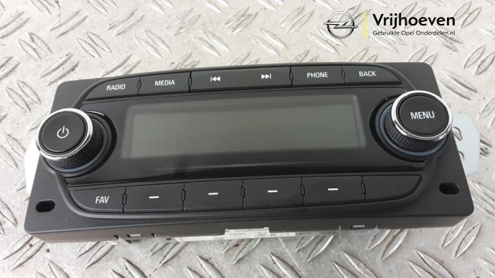Używane Modul radiowy Opel Karl 1.0 12V Cena € 100,00 Procedura marży oferowane przez Autodemontage Vrijhoeven B.V.