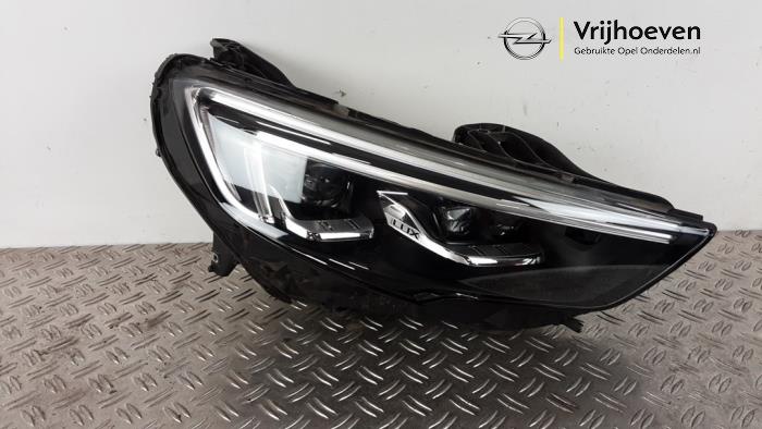 Używane Reflektor prawy Opel Insignia Sports Tourer 1.6 CDTI 16V 136 Cena € 1.750,00 Procedura marży oferowane przez Autodemontage Vrijhoeven B.V.