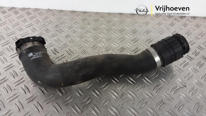 Usados Manguera intercooler Opel Insignia Sports Tourer 1.6 CDTI 16V 136 Precio € 80,00 Norma de margen ofrecido por Autodemontage Vrijhoeven B.V.