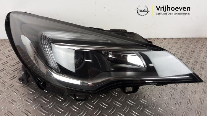 Używane Reflektor prawy Opel Astra K Sports Tourer 1.6 CDTI 110 16V Cena € 250,00 Procedura marży oferowane przez Autodemontage Vrijhoeven B.V.