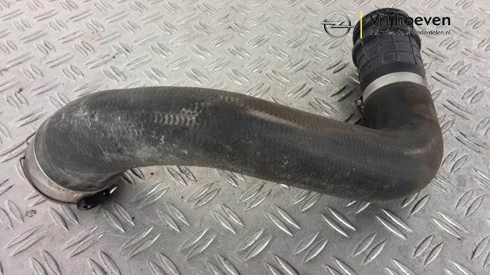 Gebrauchte Intercooler Schlauch Opel Astra K 1.4 Turbo 16V Preis € 30,00 Margenregelung angeboten von Autodemontage Vrijhoeven B.V.