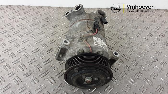 Usagé Pompe clim Opel Astra K Sports Tourer 1.6 BiTurbo CDTI 16V Prix € 70,00 Règlement à la marge proposé par Autodemontage Vrijhoeven B.V.
