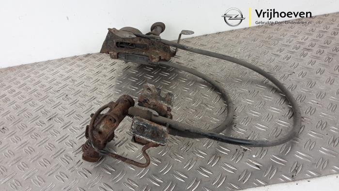 Spare wheel mechanism from a Opel Combo 1.3 CDTI 16V ecoFlex 2016
