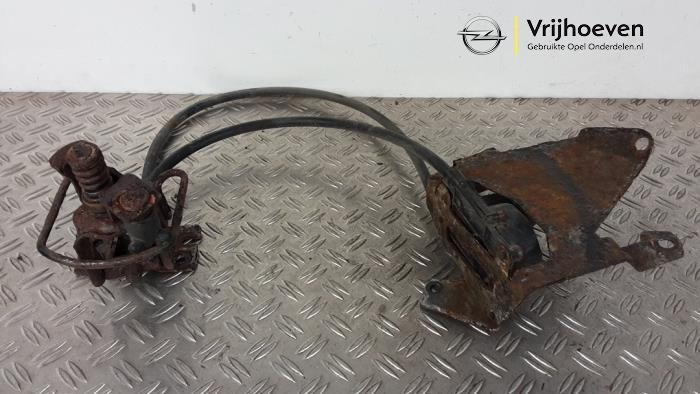 Spare wheel mechanism from a Opel Combo 1.3 CDTI 16V ecoFlex 2016