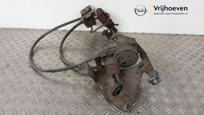 Spare wheel mechanism from a Opel Combo 1.3 CDTI 16V ecoFlex 2016