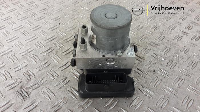 Used ABS pump Opel Karl 1.0 12V Price € 70,00 Margin scheme offered by Autodemontage Vrijhoeven B.V.