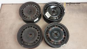 Begagnade Hjuluppsättning Opel Corsa D 1.2 16V Pris € 80,00 Marginaltabell erbjuds av Autodemontage Vrijhoeven B.V.