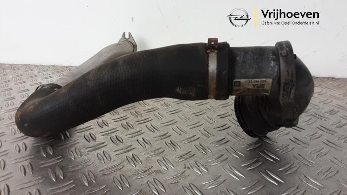 Intercooler Schlauch van een Opel Astra J (PC6/PD6/PE6/PF6) 2.0 CDTI 16V 165 Ecotec 2014