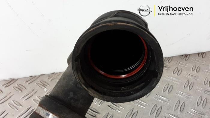 Intercooler Schlauch van een Opel Astra J (PC6/PD6/PE6/PF6) 2.0 CDTI 16V 165 Ecotec 2014