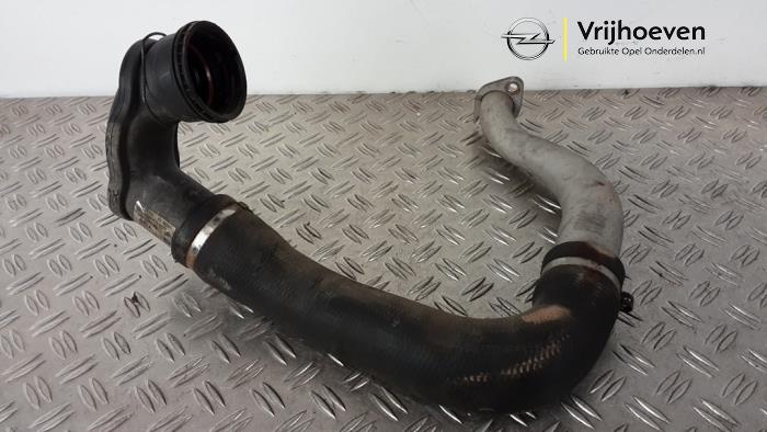Intercooler Schlauch van een Opel Astra J (PC6/PD6/PE6/PF6) 2.0 CDTI 16V 165 Ecotec 2014