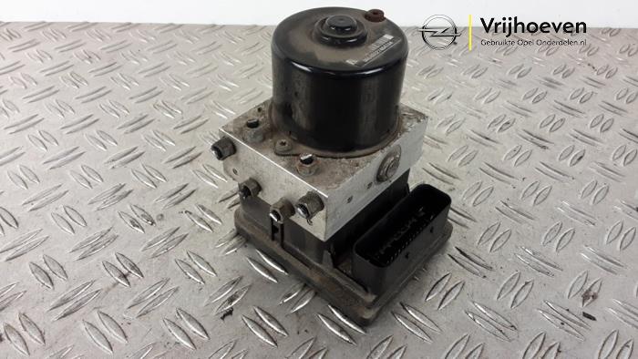 Begagnade ABS-pump Opel Astra H (L48) 1.8 16V Pris € 75,00 Marginaltabell erbjuds av Autodemontage Vrijhoeven B.V.