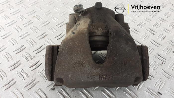 Gebrauchte Bremszange rechts vorne Opel Astra H (L48) 1.8 16V Preis € 25,00 Margenregelung angeboten von Autodemontage Vrijhoeven B.V.