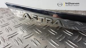 Gebrauchte Zierleiste Heckklappe Opel Astra H (L48) 1.8 16V Preis € 50,00 Margenregelung angeboten von Autodemontage Vrijhoeven B.V.