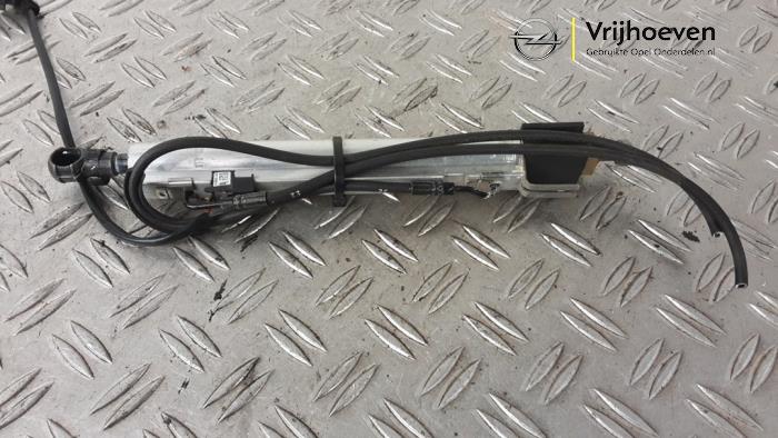 Używane Silownik dachu cabrio Opel Astra H Twin Top (L67) 1.6 16V Cena € 75,00 Procedura marży oferowane przez Autodemontage Vrijhoeven B.V.