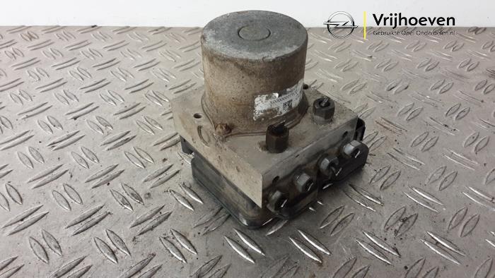 ABS pump from a Opel Astra K Sports Tourer 1.6 CDTI 136 16V 2017