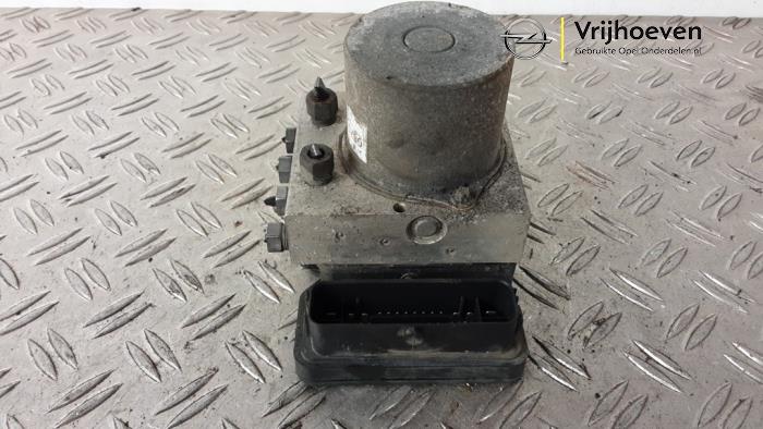 ABS pump from a Opel Astra K Sports Tourer 1.6 CDTI 136 16V 2017