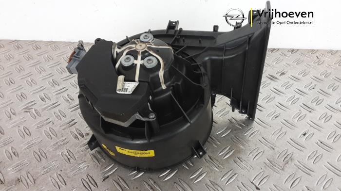 Heizung Belüftungsmotor van een Opel Vectra C 1.8 16V 2003