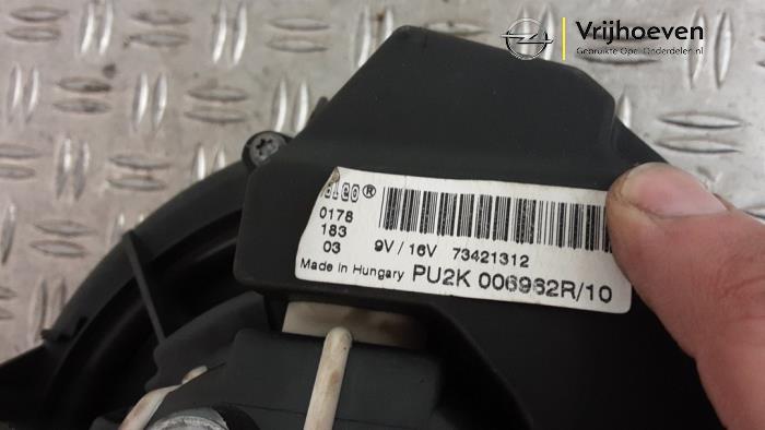 Heizung Belüftungsmotor van een Opel Vectra C 1.8 16V 2003