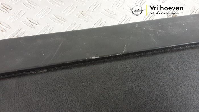 Bâche coffre à bagages d'un Opel Astra K Sports Tourer 1.5 CDTi 122 12V 2019