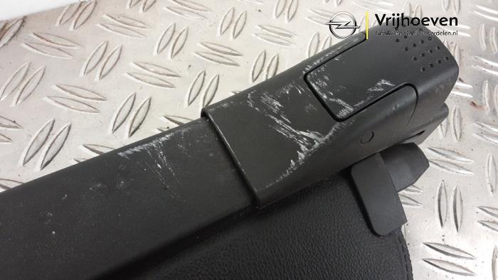 Bâche coffre à bagages d'un Opel Astra K Sports Tourer 1.5 CDTi 122 12V 2019