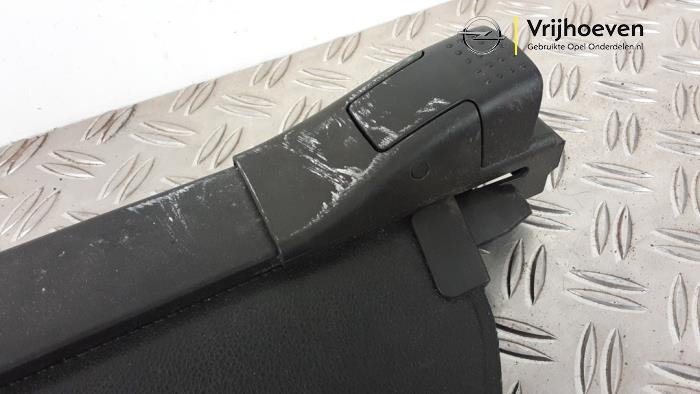 Bâche coffre à bagages d'un Opel Astra K Sports Tourer 1.5 CDTi 122 12V 2019