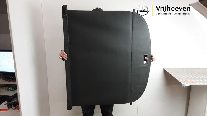 Bâche coffre à bagages d'un Opel Astra K Sports Tourer 1.5 CDTi 122 12V 2019