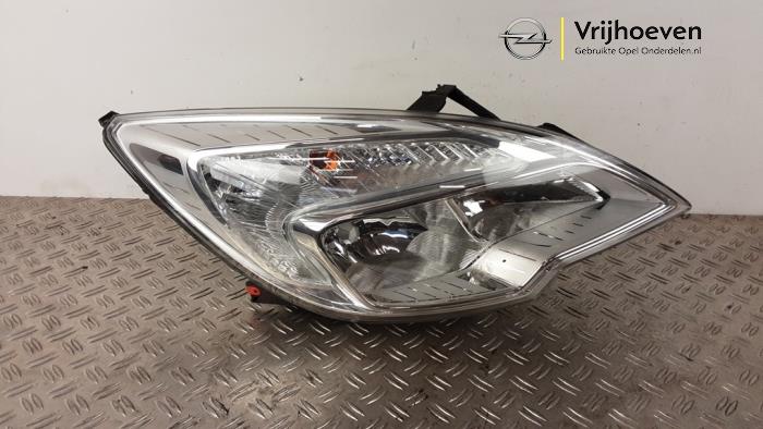 Używane Reflektor prawy Opel Meriva (B) 1.4 Turbo 16V Ecotec Cena € 100,00 Procedura marży oferowane przez Autodemontage Vrijhoeven B.V.