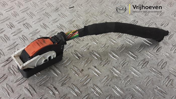 Usados Conector Opel Corsa F (UB/UH/UP) Electric, Corsa-e 50kWh Precio € 45,00 Norma de margen ofrecido por Autodemontage Vrijhoeven B.V.