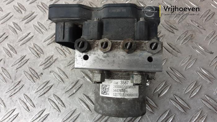 Begagnade ABS-pump Opel Karl 1.0 12V Pris € 60,00 Marginaltabell erbjuds av Autodemontage Vrijhoeven B.V.