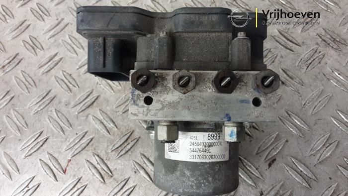 Begagnade ABS-pump Opel Karl 1.0 12V Pris € 60,00 Inklusive moms erbjuds av Autodemontage Vrijhoeven B.V.
