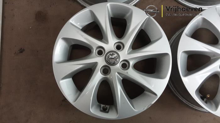 Set of wheels from a Opel Karl 1.0 ecoFLEX 12V 2018