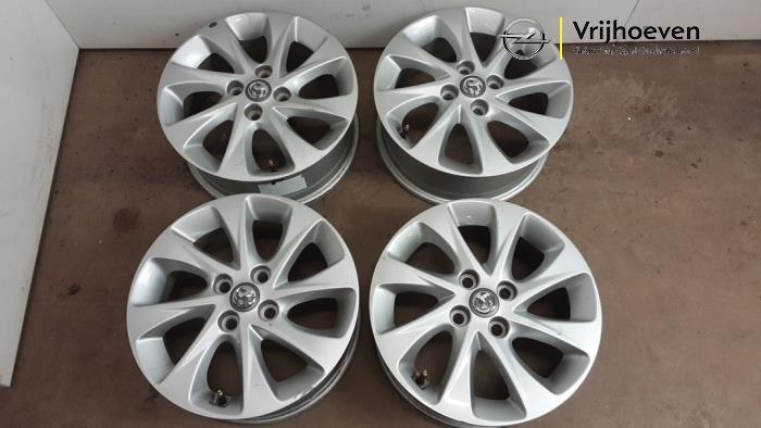 Set of wheels from a Opel Karl 1.0 ecoFLEX 12V 2018