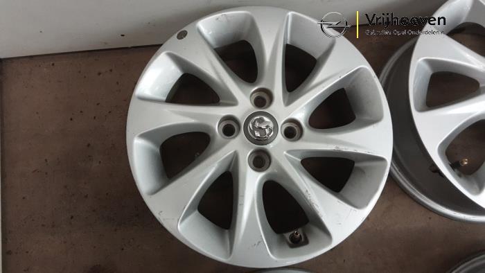 Set of wheels from a Opel Karl 1.0 ecoFLEX 12V 2018