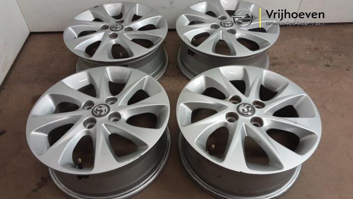 Set of wheels from a Opel Karl 1.0 ecoFLEX 12V 2018