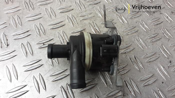 Begagnade Extra vattenpump Opel Cascada 1.6 SIDI Eco Turbo 16V Pris € 25,00 Marginaltabell erbjuds av Autodemontage Vrijhoeven B.V.