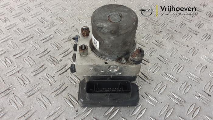 Begagnade ABS-pump Opel Karl 1.0 12V Pris € 70,00 Marginaltabell erbjuds av Autodemontage Vrijhoeven B.V.