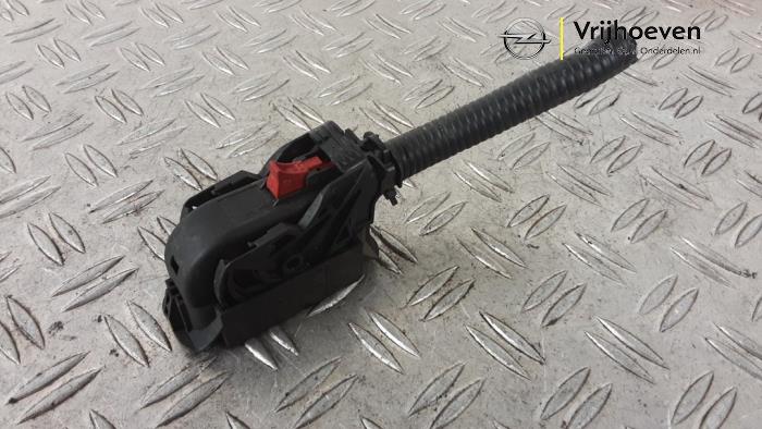 Używane Wtyk Opel Karl 1.0 12V Cena € 35,00 Procedura marży oferowane przez Autodemontage Vrijhoeven B.V.