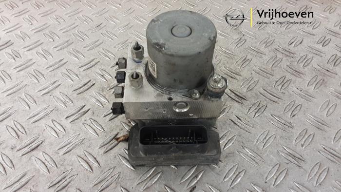 Begagnade ABS-pump Opel Karl 1.0 12V Pris € 60,00 Marginaltabell erbjuds av Autodemontage Vrijhoeven B.V.