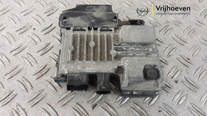 Used Start/Stop computer Opel Crossland (X) 1.2 Turbo 12V Euro 6 Price € 45,00 Margin scheme offered by Autodemontage Vrijhoeven B.V.