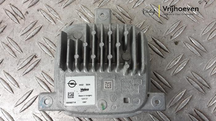 Używane Modułowy reflektor LED Opel Crossland (X) 1.2 Turbo 12V Euro 6d-temp Cena € 150,00 Procedura marży oferowane przez Autodemontage Vrijhoeven B.V.